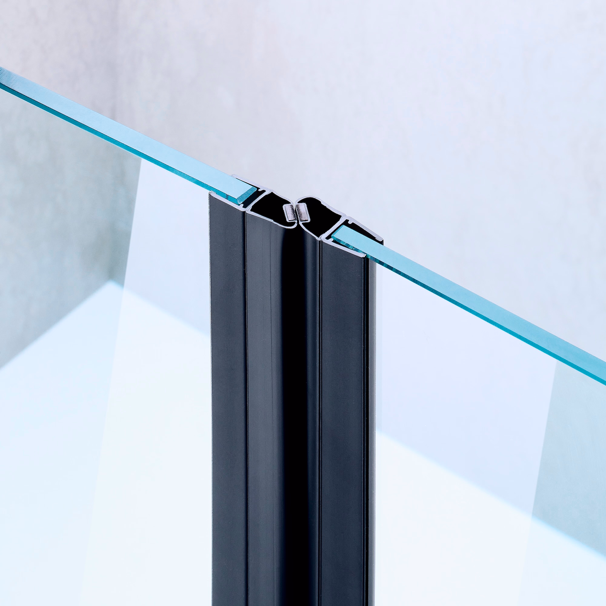 Beispiel einer Magnetschließleiste für eine 180°-Tür-an-Tür-Situation