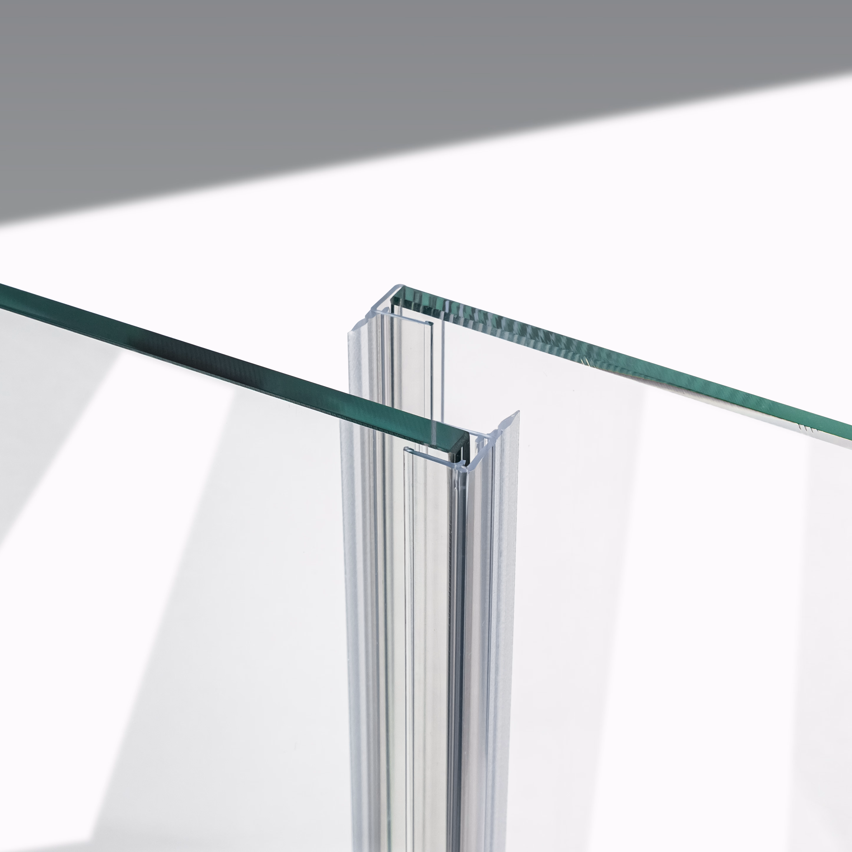 Beispiel für zwei Schiebetürdichtungen mit kurzem Abweiser in einer 180°-Parallel-Situation