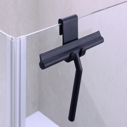 Duschabzieher an Glastür in schwarz