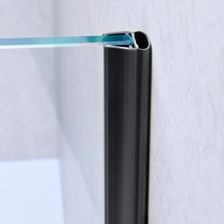 Beispiel einer Hohlkammerdichtung für eine Glas-an-Wand-Situation in schwarz